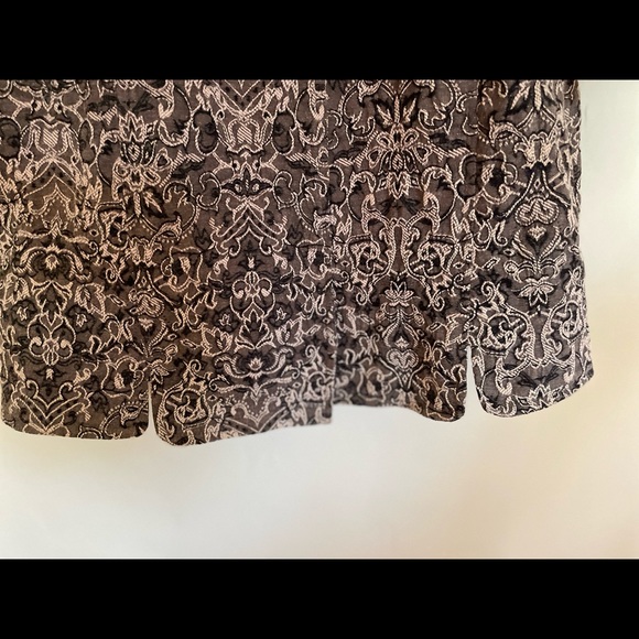 Classy Papillion lightweight coat -medium - Picture 3 of 5